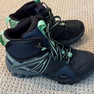 Merrell women’s hiking Black and Green Boots